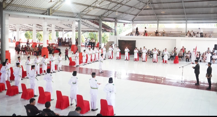 Bupati Minahasa Selatan Franky Donny Wongkar, SH., pada Kamis, 15 Agustus 2024 mengukuhkan calon pasukan pengibar bendera pusaka (Paskibraka) Kabupaten Minahasa Selatan tahun 2024, bertempat di aula waleta kantor Bupati.