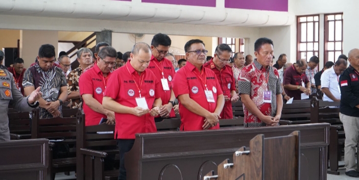 Bupati Minahasa Selatan Franky Donny Wongkar, SH., menghadiri Ibadah Pra Konsultasi Pria/Kaum Bapa (P/KB) Sinode Tahun 2024 sekaligus membuka Kegiatan Pra Konsultasi Pria/Kaum Bapa (P/KB) Sinode Tahun 2024, bertempat di GMIM Syaloom Sentrum Amurang Wilayah Amurang Satu, Kecamatan Amurang, Sabtu, {3/8/2024)