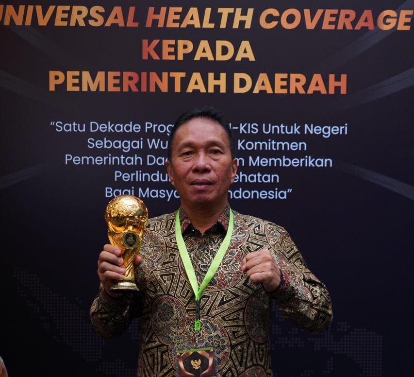 Bupati Minahasa Selatan Franky Donny Wongkar, SH menerima penghargaan Universal Health Coverage (UHC) 2024 bertempat di Krakatau Grand Ballroom, TMII, Jakarta, Kamis (8/8/2024).