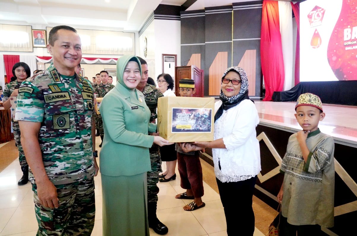 Bakti Kesehatan dan Donor Darah secara serentak dilaksanakan di seluruh Indonesia. Untuk wilayah Sulawesi Utara kegiatan ini dipusatkan di Makodam XIII/Merdeka, Minggu (22/9).