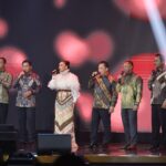 Kapolri Jenderal Polisi Drs. Listyo Sigit Prabowo,Panglima TNI Jenderal Agus Subiyanto, KSAD Jenderal TNI Maruli Simanjuntak, KSAU Tonny Harjono, dan KSAL Muhammad Ali nampak menyumbang dua lagu dalam puncak perayaan Hari Ulang Tahun (HUT) KompasTV ke-13.