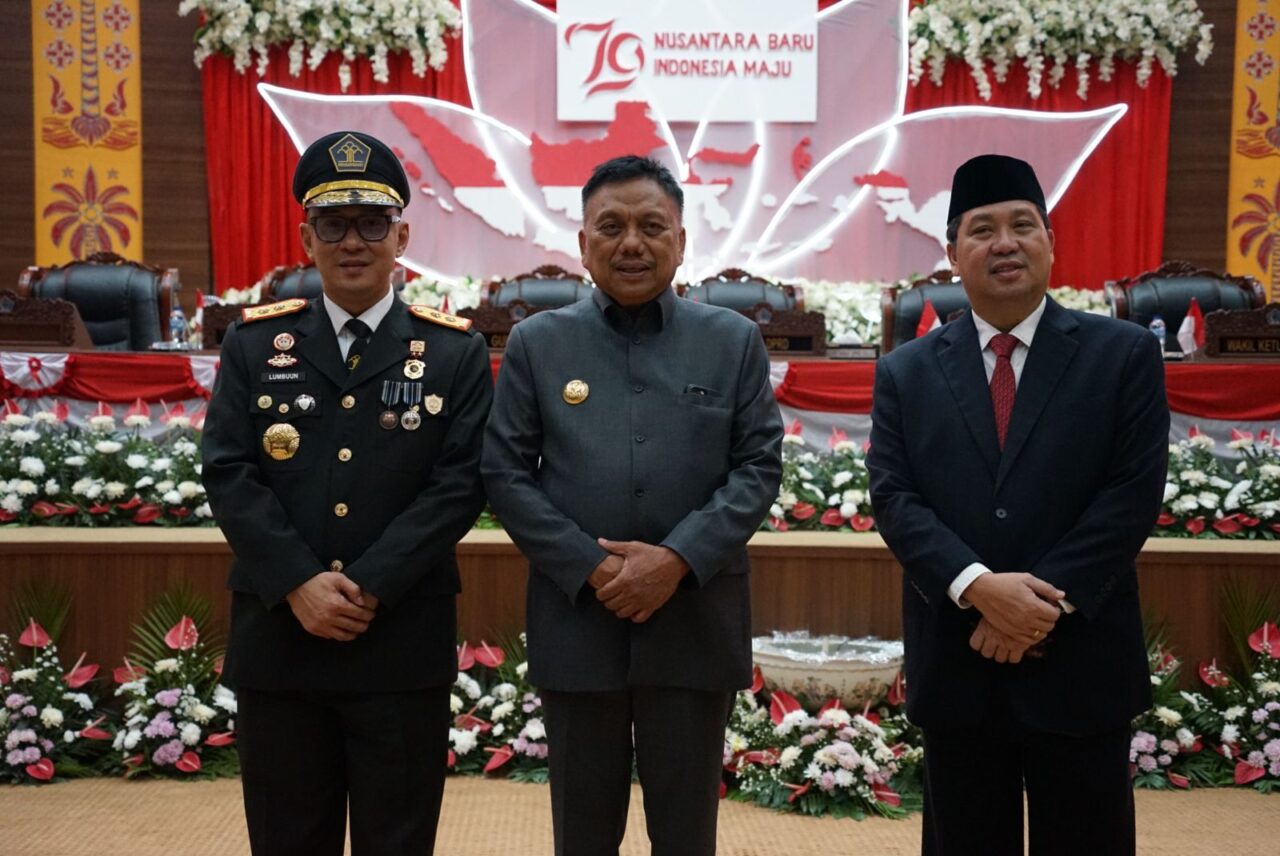 Kakanwil,  Kepala Kantor Wilayah Kementerian Hukum dan HAM Sulawesi Utara Ronald Lumbuun hadir pada Rapat Paripurna DPRD Provinsi Sulawesi Utara untuk mendengar Pidato Presiden RI tentang Penyampaian Laporan Kinerja Lembaga-Lembaga Negara dan Pidato Kenegaraan Presiden RI dalam rangka Hari Ulang Tahun ke-79 Kemerdekaan Republik Indonesia. Jumat (16/08/2024)