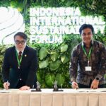 PLN (Persero) menandatangani dua nota kesepahaman atau Memorandum of Understanding (MoU) terkait pengembangan infrastruktur kendaraan listrik atau electric vehicle (EV) pada gelaran Indonesia International Sustainability Forum (IISF) 2024 di Jakarta Convention Center, Kamis (5/9).