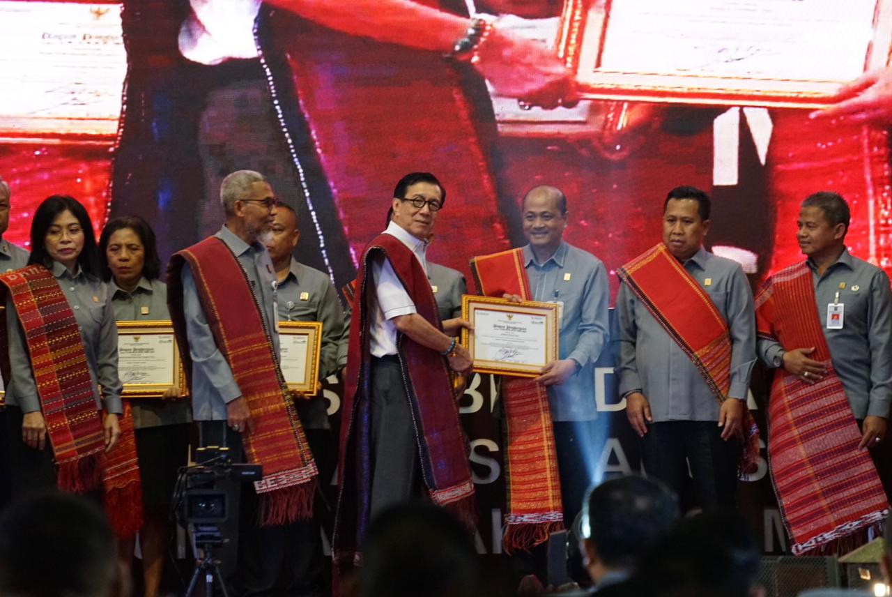 Kemenkumham Sulawesi Utara (Sulut) Raih Penghargaan dalam Launching Webinar Series BPSDM Hukum dan HAM. Senin (05/08/2024).