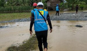 Petugas PLN Bahu Membahu Percepat Pemulihan Jaringan Listrik Karena Cuaca Ekstrim di Sulteng