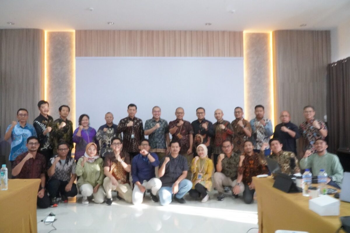 Kementerian, Asisten Deputi Bidang Industri Energi, Minyak dan Gas Kementerian BUMN, Abdi Mustakim bersama tim kementerian kunjungi Provinsi Gorontalo