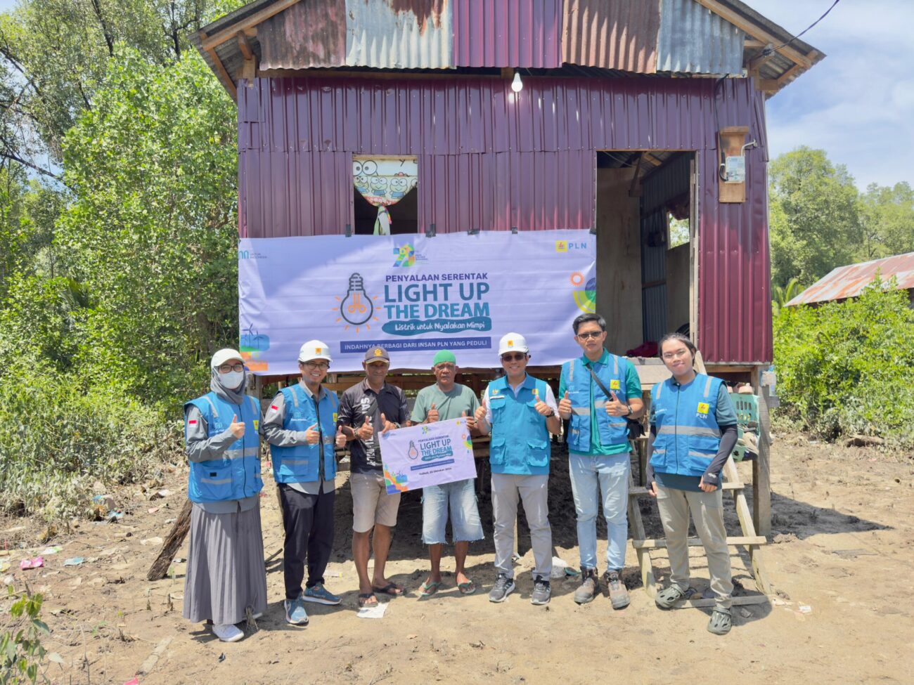 PLN Suluttenggo Sambung Listrik Gratis 125 Pelanggan, Sambut Hari Listrik Nasional