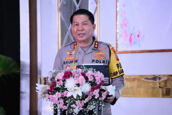 Kapolda saat menghadiri peringatan Hari Kesatuan Gerak Bhayangkari (HKGB) ke-72, di aula Catur Prasetya Polda Sulut, Sabtu (19/10/2024).