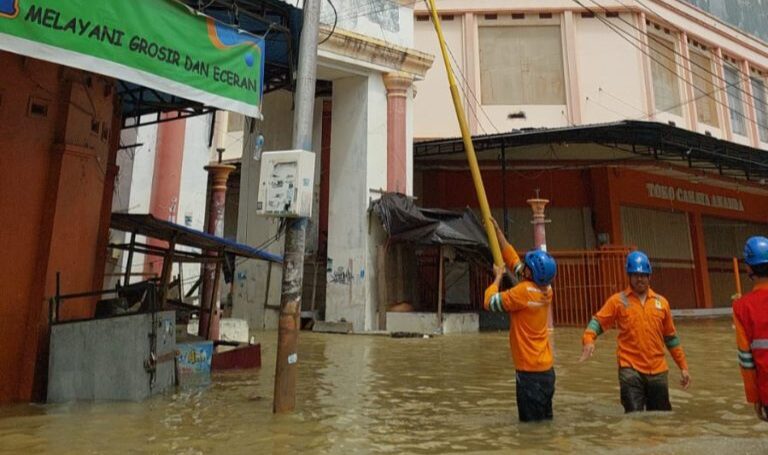 PT PLN Terjunkan 91 Personil Pulihkan Pasokan Listrik Terdampak Banjir Gorontalo