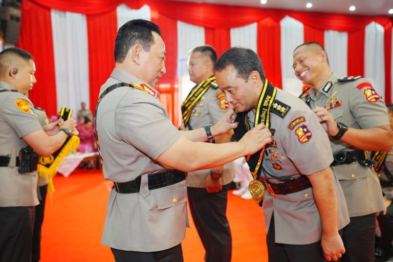 Kombes Pol Ahrie Sonta resmi diangkat sebagai ajudan Presiden Prabowo Subianto dari Polri.