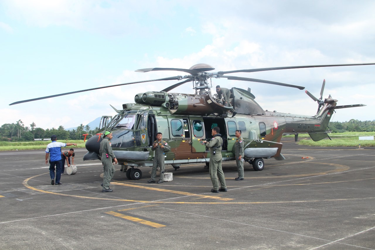 Misi bantuan kemanusiaan ke Filipina, dua Helikopter H-225M Caracal Skadron Udara 8 Lanud Atang Sendjaja, Bogor, dan Helikopter MI-17 Lanumad A. Yani, Semarang, Remain Over Night (RON) atau menginap semalam di Lanud Sam Ratulangi, Manado sebelum melanjutkan ke Filipina. Selasa (29/10/2024).