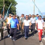 Marsma TNI Antariksa Anondo Semarak HUT Ke-79 TNI, Danlanud Sam Ratulangi Marsma TNI Antariksa Anondo, S.E., M.Tr.(Han)., beserta Ketua PIA Ardhya Garini Cabang 9/D.II Lanud Sam Ratulangi Ny. Sasi Antariksa menghadiri olahraga bersama TNI dan Forkopimda Sulawesi Utara di Lanudal Manado. Sabtu (26/10/2024).