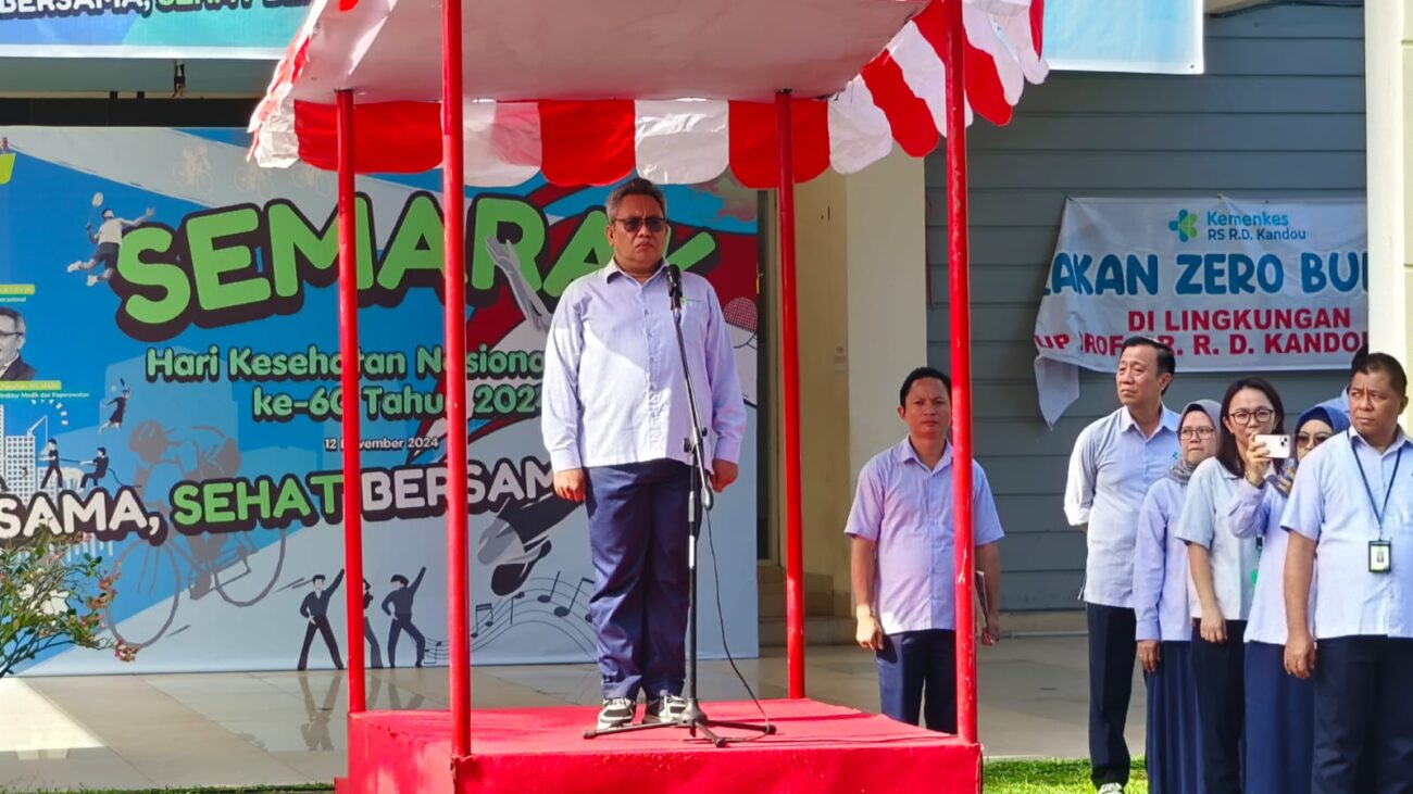 dr. Jehezkiel Panjaitan RSUP Prof. Dr. R.D. Kandou Manado memperingati Hari Sumpah Pemuda ke-96 dengan menggelar upacara bendera di halaman gedung jantung CVBC, Senin (28/10).