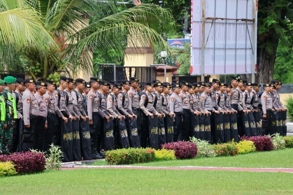 Personel TNI-Polri Latihan Dalmas Bersama di Lapangan Presisi Polda Sulut