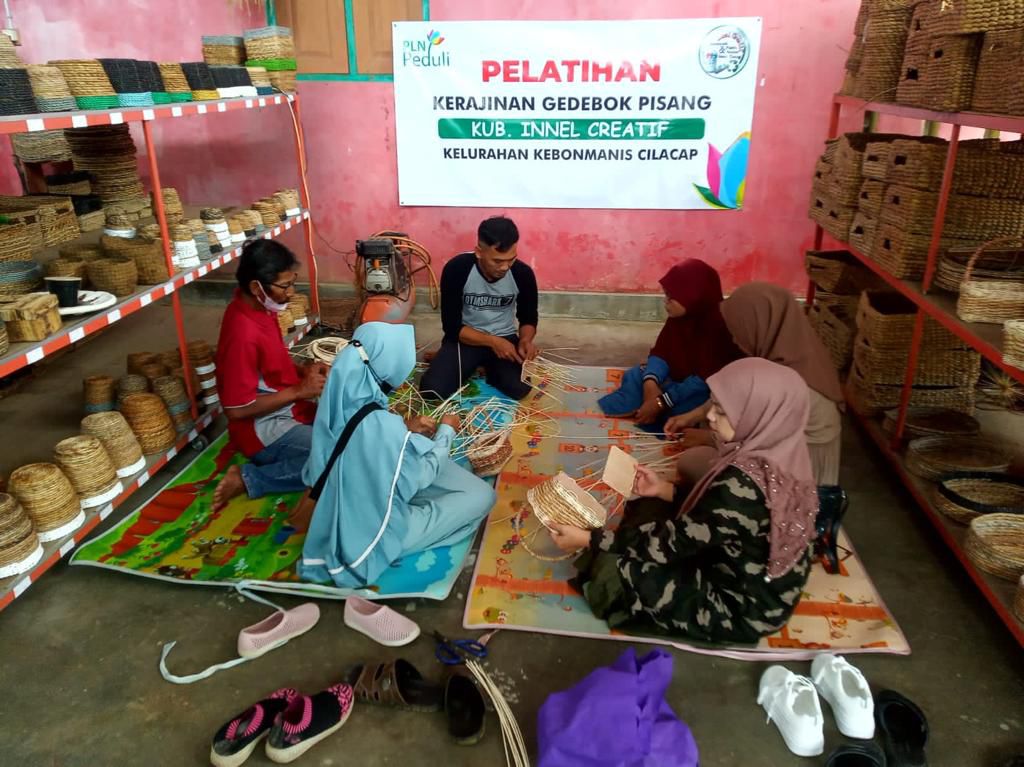 Laporan Tahunan Program TJSL PLN Peduli Catat Keberhasilan Pengembangan Lapangan Kerja dan UMK Secara Nasional