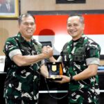 Pangdam XIII/Merdeka Mayjen TNI Candra Wijaya menerima Kunjungan Kerja (Kunker) Panglima Komando Gabungan Wilayah Pertahanan (Pangkogabwilhan) II Marsekal Madya TNI M. Khairil Lubis beserta rombongan, bertempat di Makodam XIII/Merdeka.