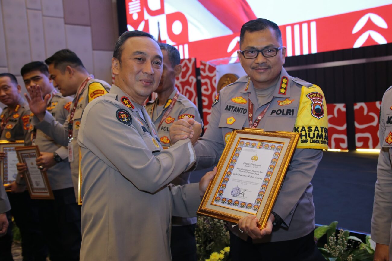 Kadiv Humas Polri Irjen. Pol. Sandi Nugroho memberikan sejumlah penekanan kepada seluruh jajarannya dari jenjang Mabes Polri hingga Bidhumas Polda Jajaran.