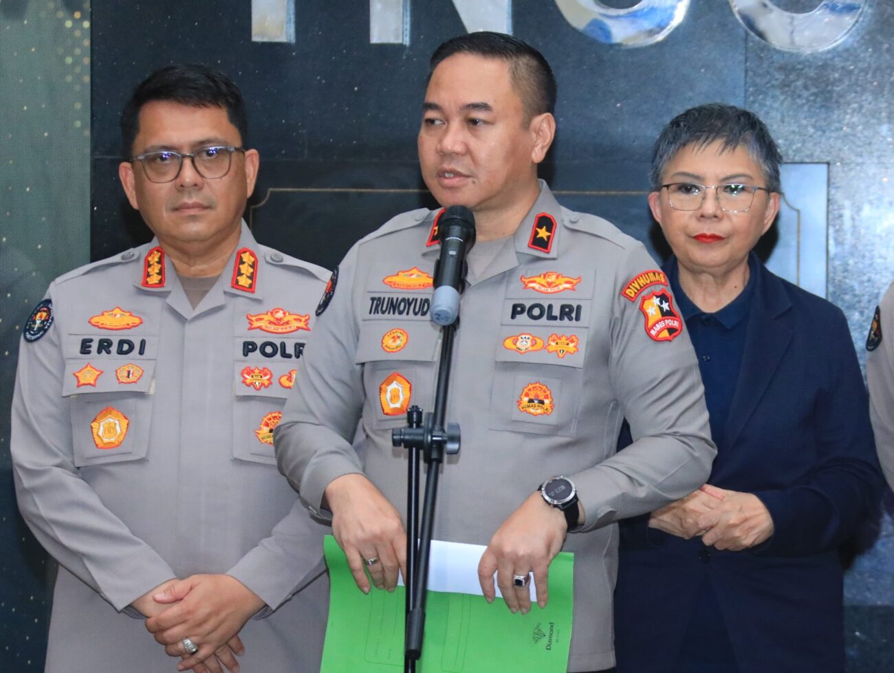 Mabes Polri sedang melakukan asistensi khusus terkait kejadian di wilayah hukum Polrestabes Semarang. Karo Penmas Divhumas Polri Brigjen Pol. Trunoyudo Wisnu Andiko