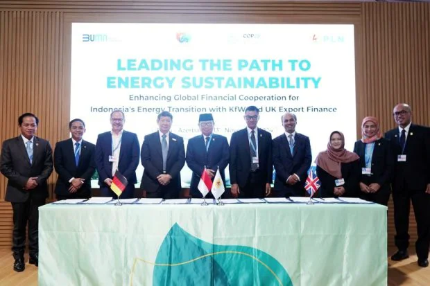 PT --Delegasi Indonesia bersama perwakilan Kreditaanstalt für Wiederaufbau (KfW) Development Bank dalam penandatanganan MoU di COP29 di Baku, Azerbaijan (14/11) (istimewa)