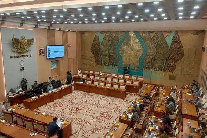 Komisi VII DPR RI melakukan Rapat Kerja dengan Dirut PLN pada Kamis (30/5/2024) (Foto: RRI/ Rizki Supermana).
