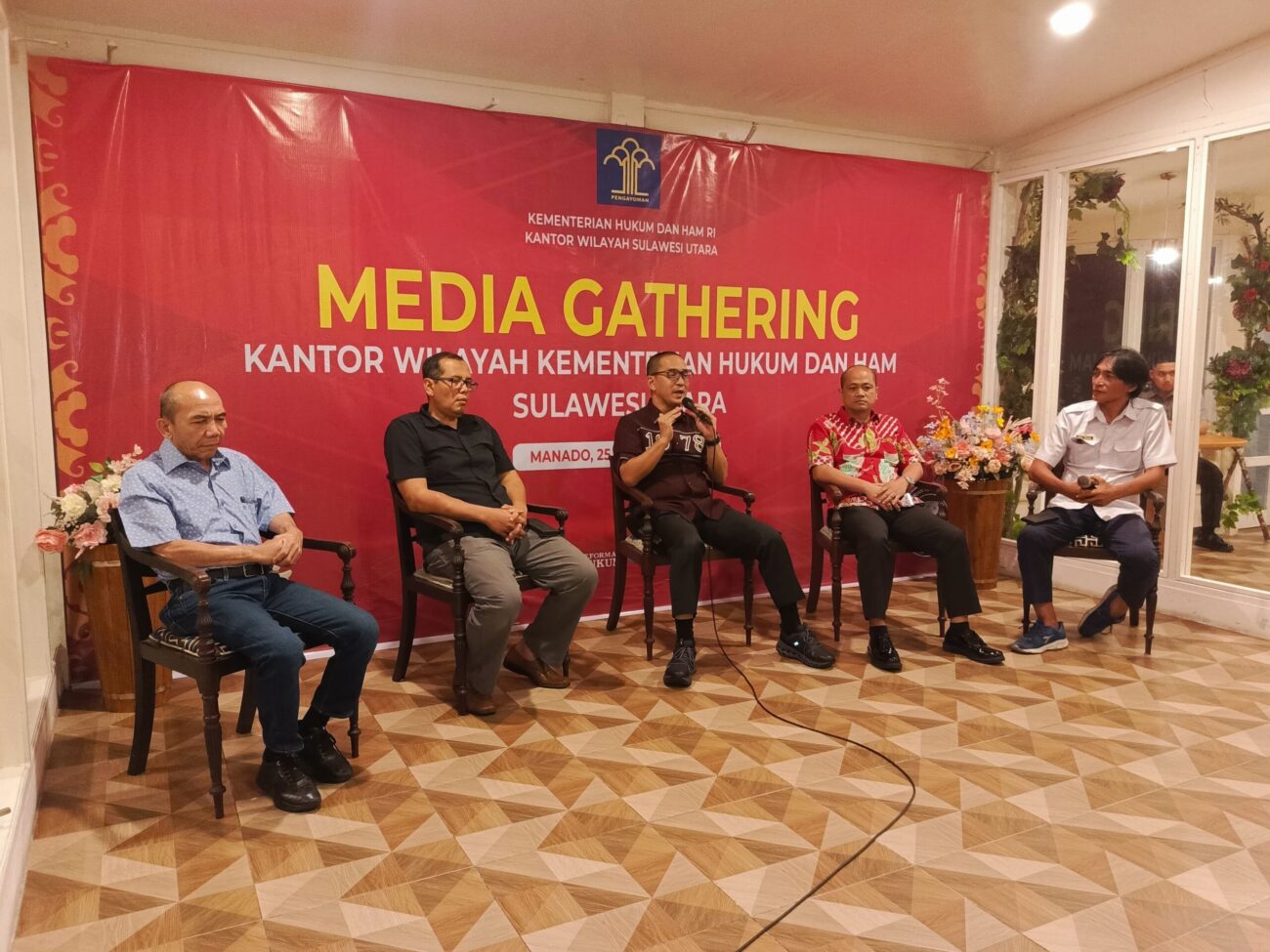 Ronald Lumbuun  dalam acara Media Gathering Kantor Kanwil Kemenkumham HAM, di salah-satu cafe di Manado, Senin (25/11//2024).