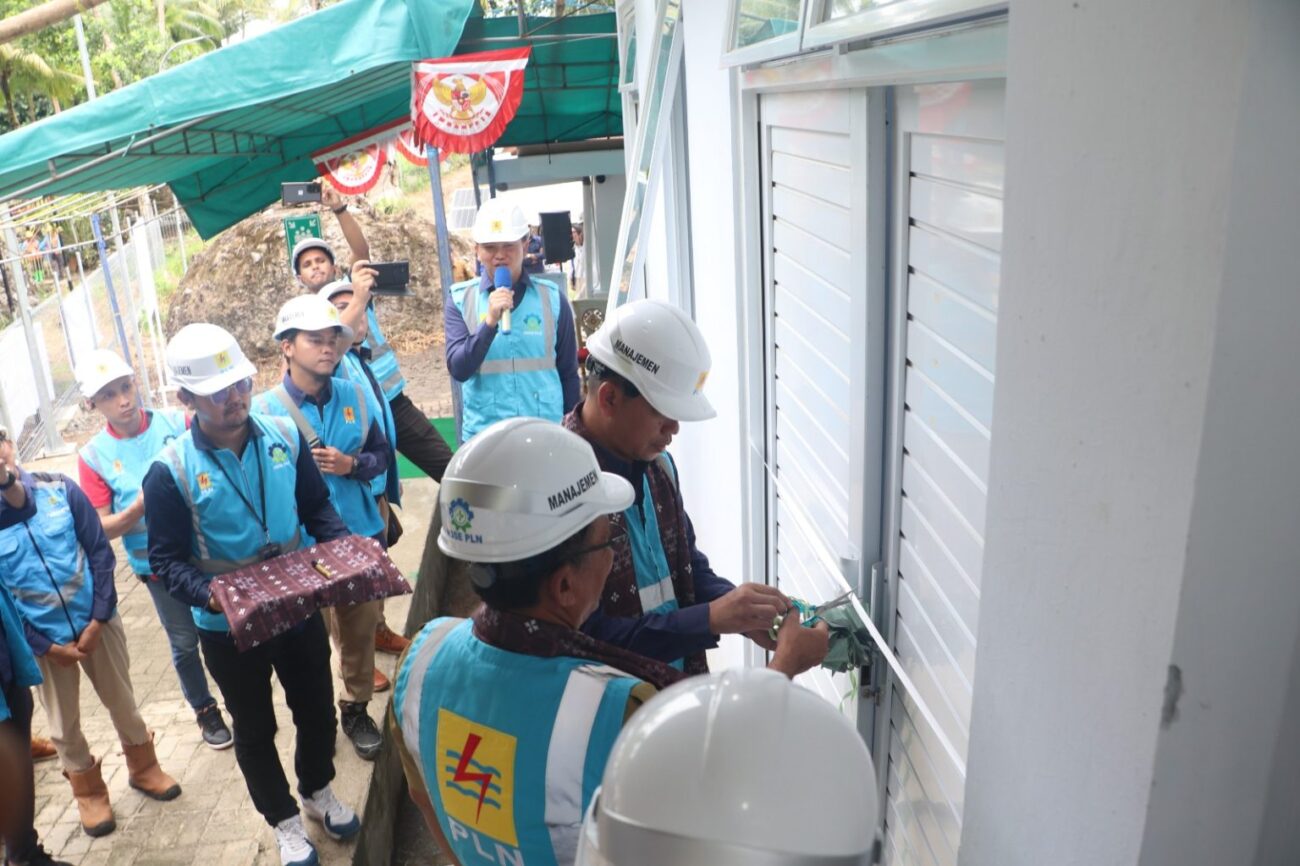 Listrik Bersih dari PLTS PLN 180 kWp Masuk Desa di Laotongan