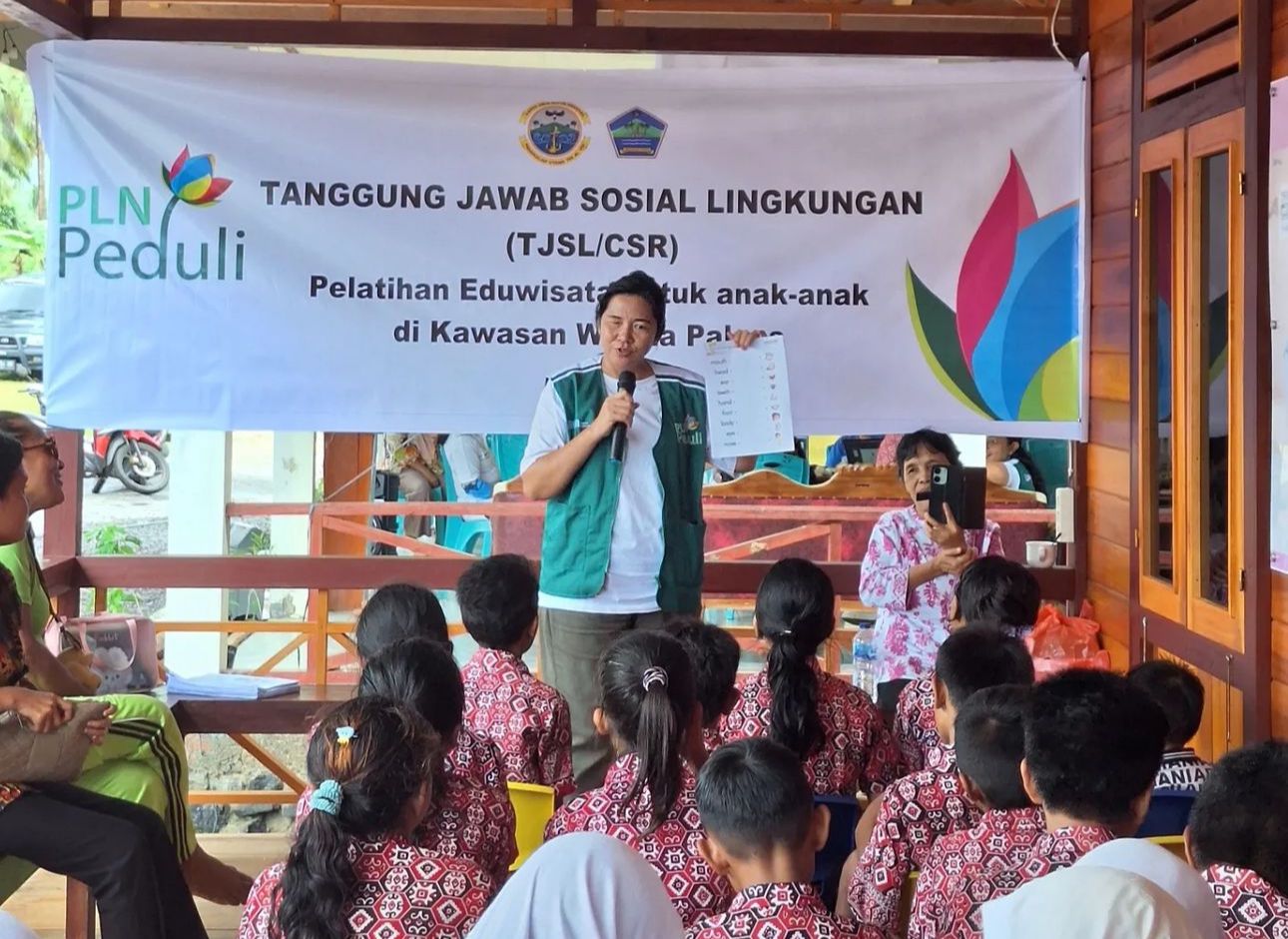 PLN UP3 Manado Gelar Kegiatan Eduwisata dan Edukasi Kelistrikan bagi Anak-Anak di Desa Palaes