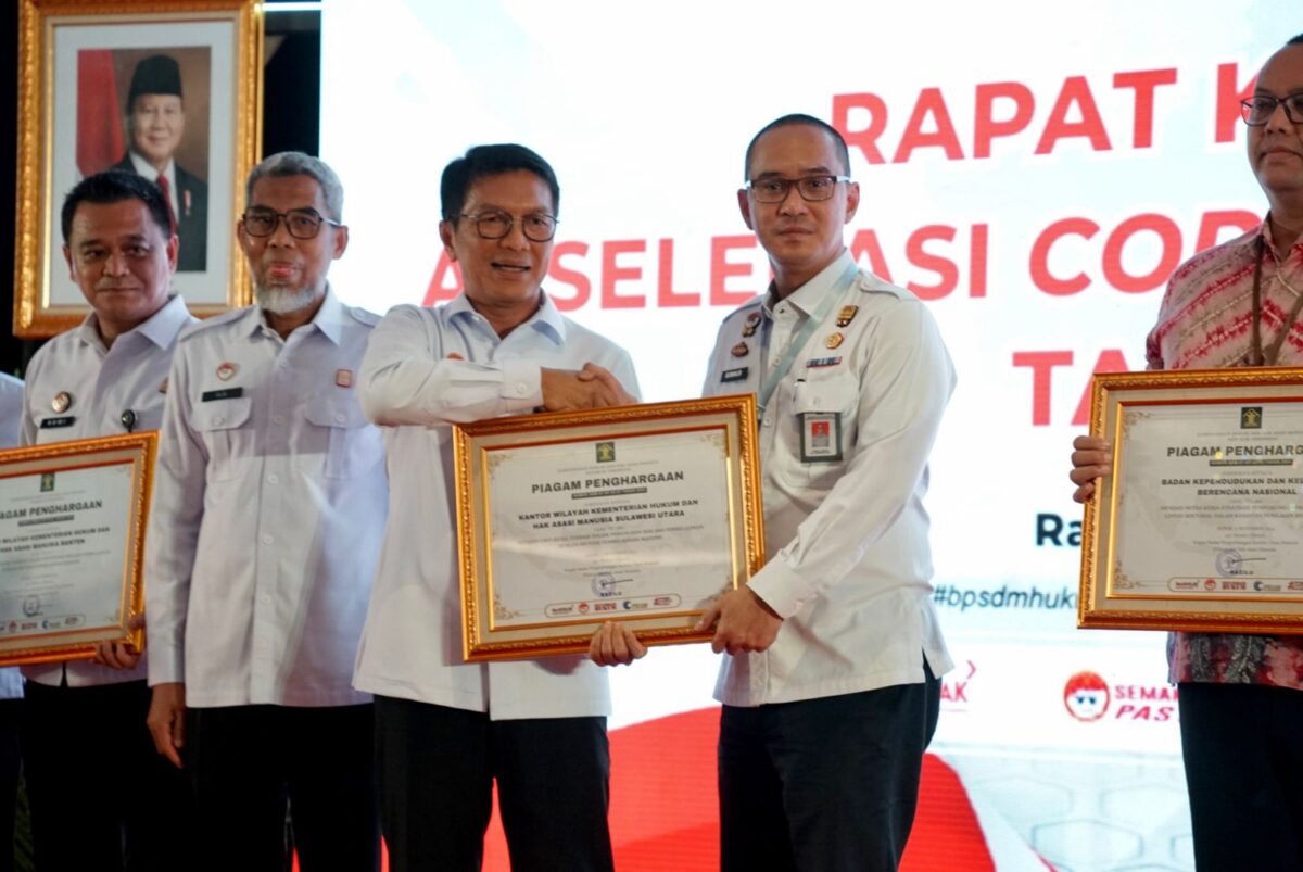 Kantor Wilayah Kementerian Hukum dan HAM Sulawesi Utara (Kanwil Kemenkumham Sulut) menerima penghargaan