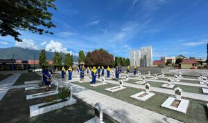 PIKK PLN UP3 Palu Tabur Bunga di Taman Makam Pahlawan Nasional Tatura