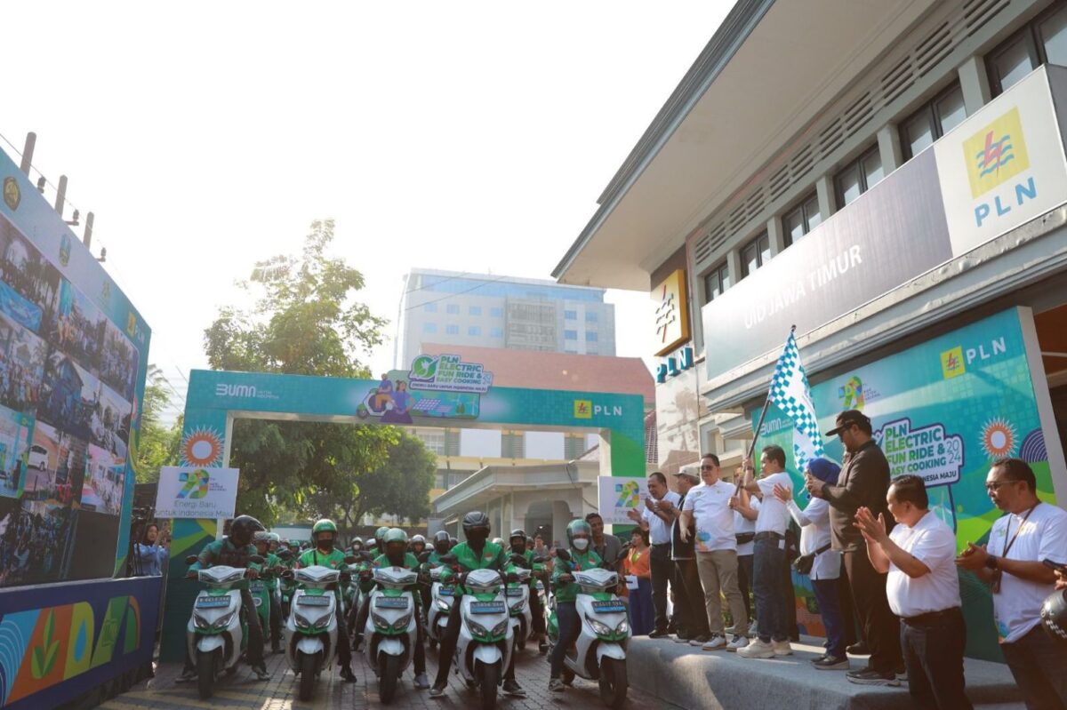 PT PLN Kembali Pecahkan Rekor MURI Konvoi 2.200 Motor Listrik