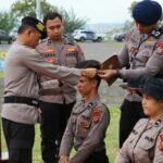 Wakapolda Sulawesi Utara Brigjen Pol Bahagia Dachi menutup rangkaian kegiatan tradisi pembaretan Bintara Remaja (Baja) Polri angkatan 51/55 lulusan tahun 2024 Polda Sulut.