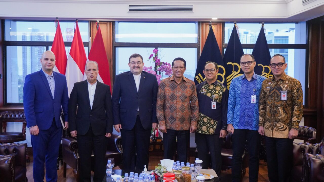 Ronald Lumbuun Menteri Hukum Republik Indonesia Supratman Andi Agtas menerima kunjungan kehormatan Duta Besar (Dubes) Iran untuk Indonesia, Mohammad Boroujerdi.