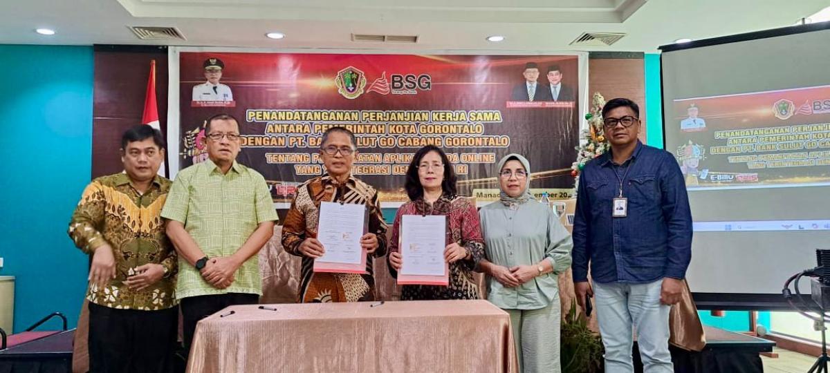 Direktur Operasional Bank SulutGo, Ibu Louisa Parengkuan