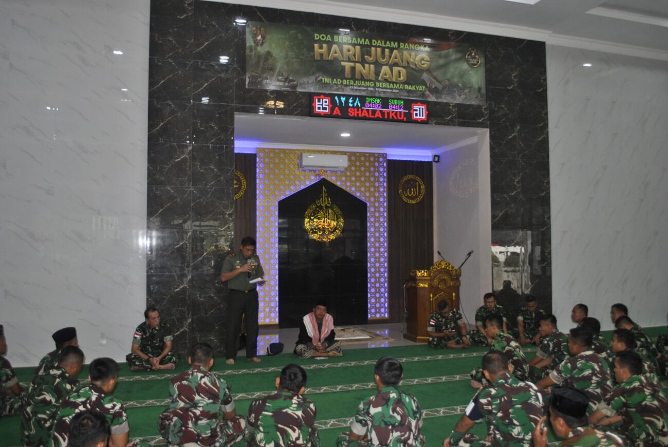 Prajurit Korem 131/Santiago Melaksanakan Doa Bersama dalam rangka hari Juang TNI AD Bertempat di Masjid Kyai Modjo dan Aula Makorem 131/Stg, Jumat (13/12/2024).