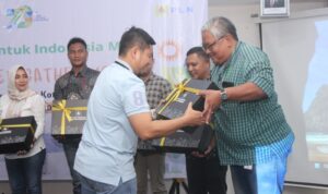 PLN Unit Pelaksana Pelayanan Pelanggan (UP3) Kotamobagu memberikan penghargaan kepada pelanggan yang berhasil mencatatkan pembelian Renewable Energy Certificate (REC) terbanyak sepanjang tahun 2024.
