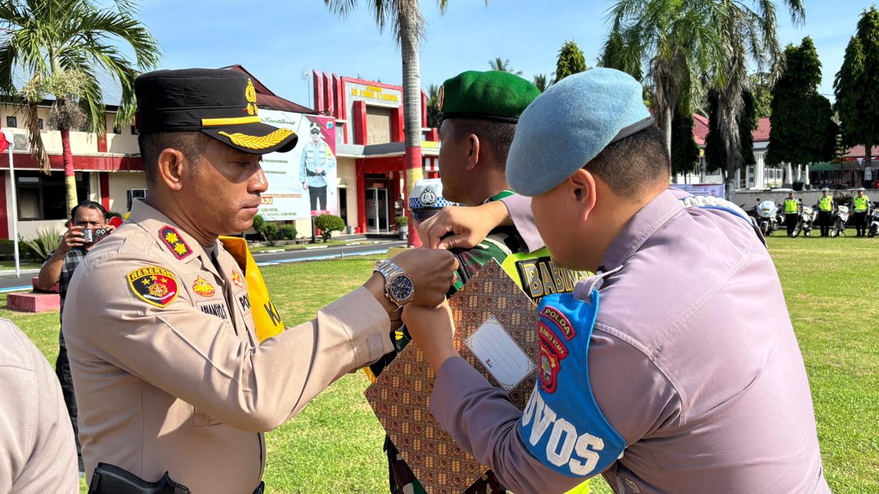 Polres Minahasa Selatan (Minsel) melaksanakan apel gelar pasukan operasi kepolisian "Lilin Samrat - 2024", Jumat (20/12/2024), dalam rangka pengamanan Natal Tahun 2024 dan Tahun Baru 2025.