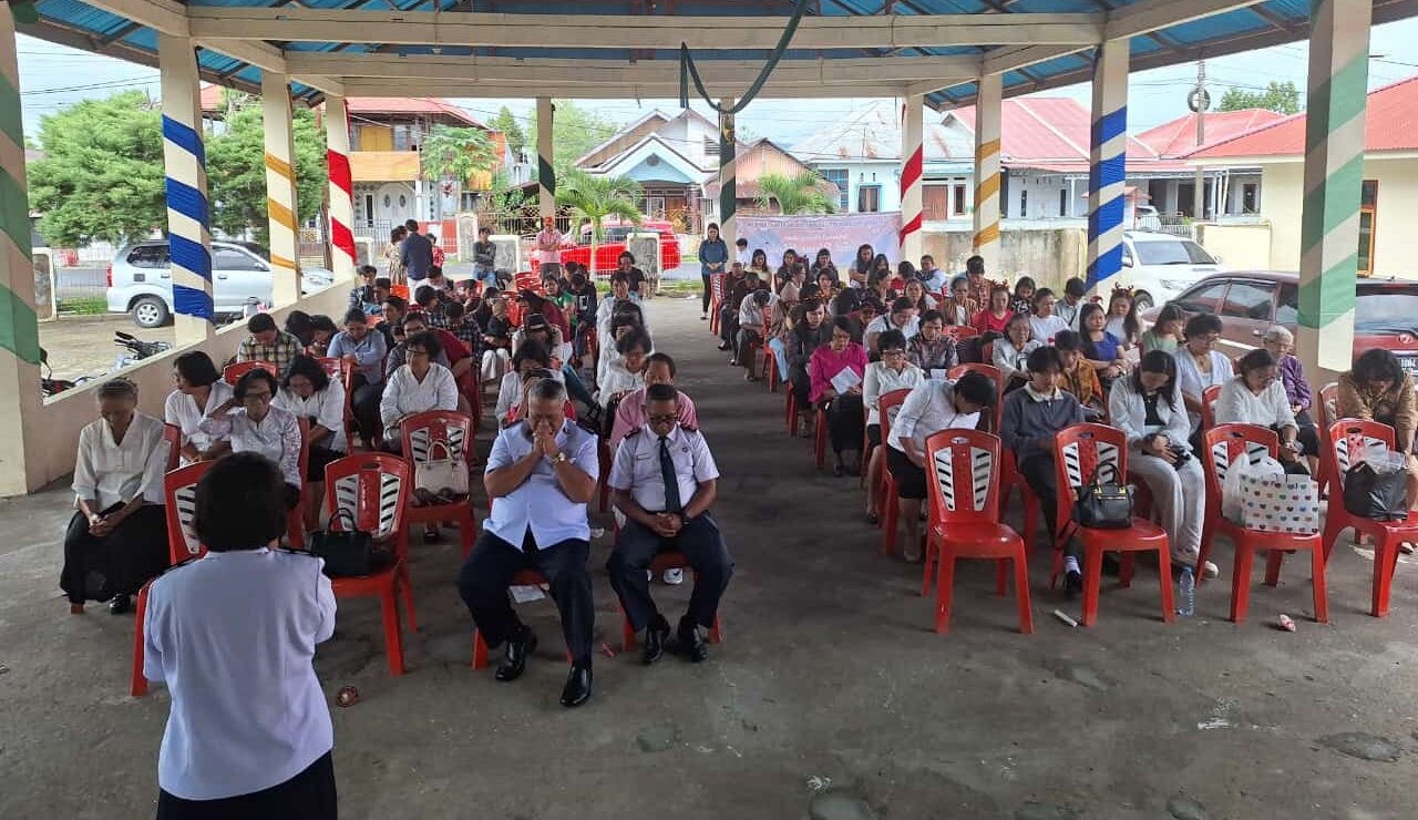 Rumah makan Samrat Abadi mengadakan  anjangsana sekaligus Ibadah Pra Natal, Minggu (1/12/20024).