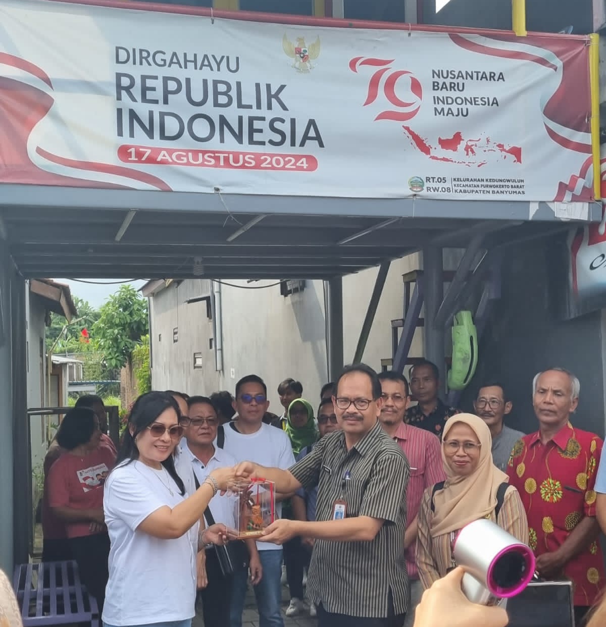 Sekda Minahasa Lynda Watania Kunjungi Kampung Sadar Inflasi dan TPA Banyumas