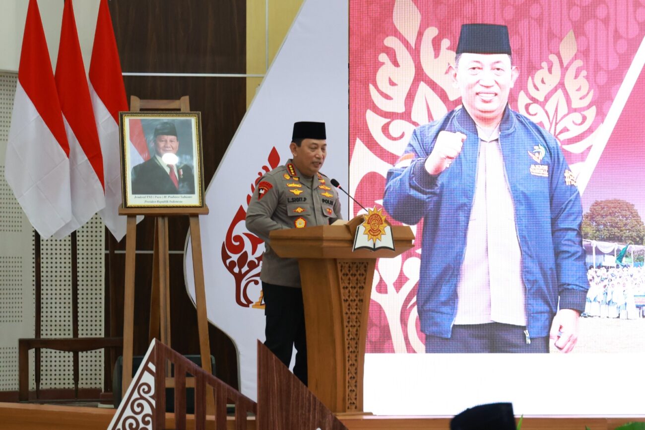apolri Jenderal Polisi Drs. Listyo Sigit Prabowo menghadiri penutupan Musyawarah Pleno Nasional Hima Persis di Yogyakarta