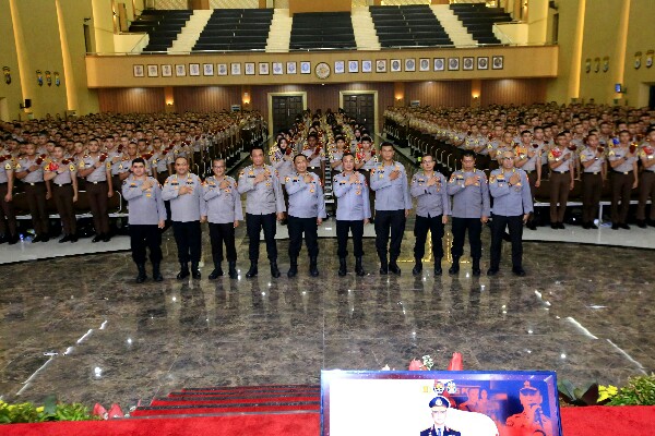 Kadiv Humas Polri Irjen. Pol. Sandi Nugroho memberikan pembekalan kepada Taruna Akademi Kepolisian (Akpol) semester genap Tahun 2025.