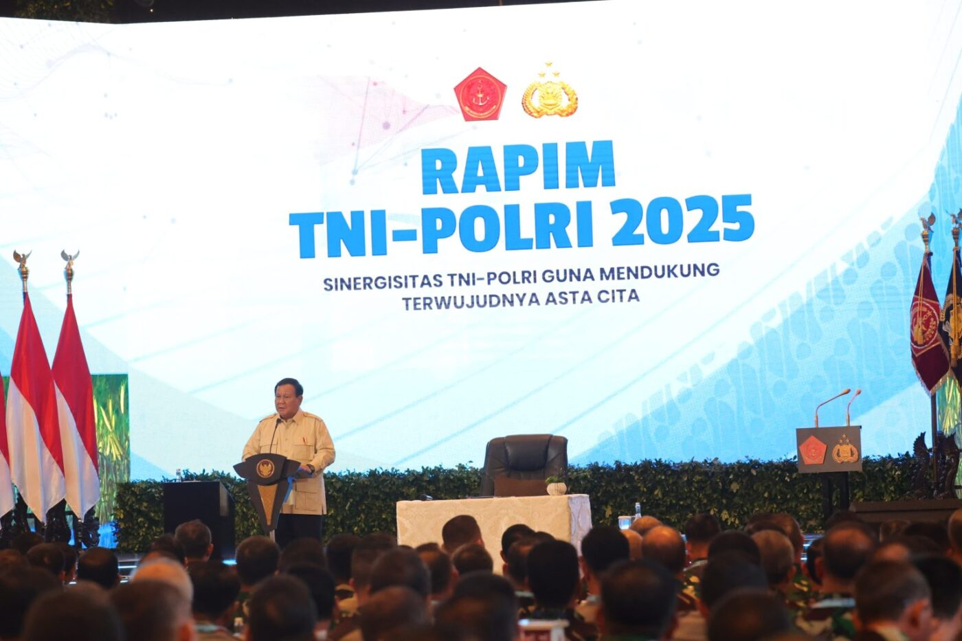 Presiden Prabowo Subianto menghadiri Rapat Pimpinan (Rapim) TNI-Polri yang digelar di The Tribrata, Kebayoran Baru, Jakarta Selatan, Kamis (30/1/2025).