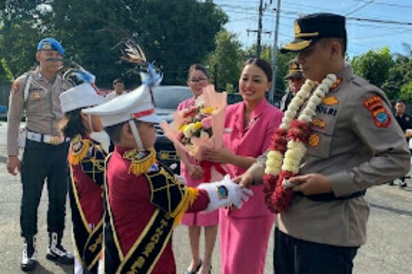 Personel Polres Sambut Kedatangan Kapolres Minsel yang Baru