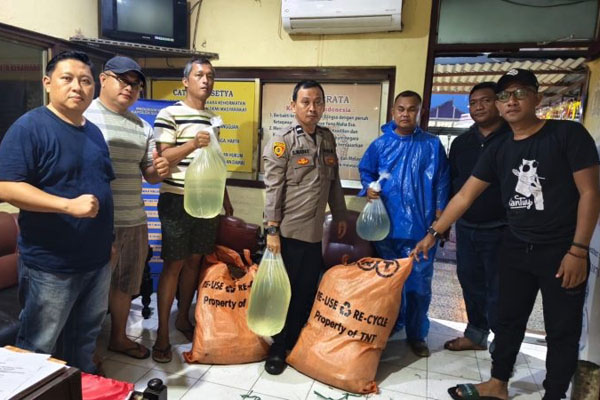 Polsek Kawasan Pelabuhan Manado Amankan 100 Liter Cap Tikus