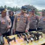 Kapolres Minsel cek Kondisi senpi dan ranmor dinas jajaran dalam apel pengecekanJumat (17/1/2025), di Lapangan Hitam Polres Minahasa Selatan.