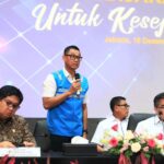 Direktur Utama PLN, Darmawan Prasodjo (kedua dari kiri)