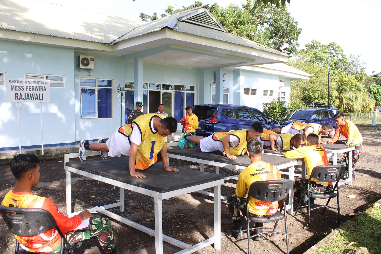 Lanudsri, Lanud Sam Ratulangi mengadakan test kesamaptaan jasmani calon siswa (Casis) Tamtama TNI Angkatan Udara Gelombang I Angkatan Ke-89 TA 2025 di Lapangan Dirgantara Lanud Sam Ratulangi, Manado, Sulawesi Utara. Kamis (9/1/2025).
