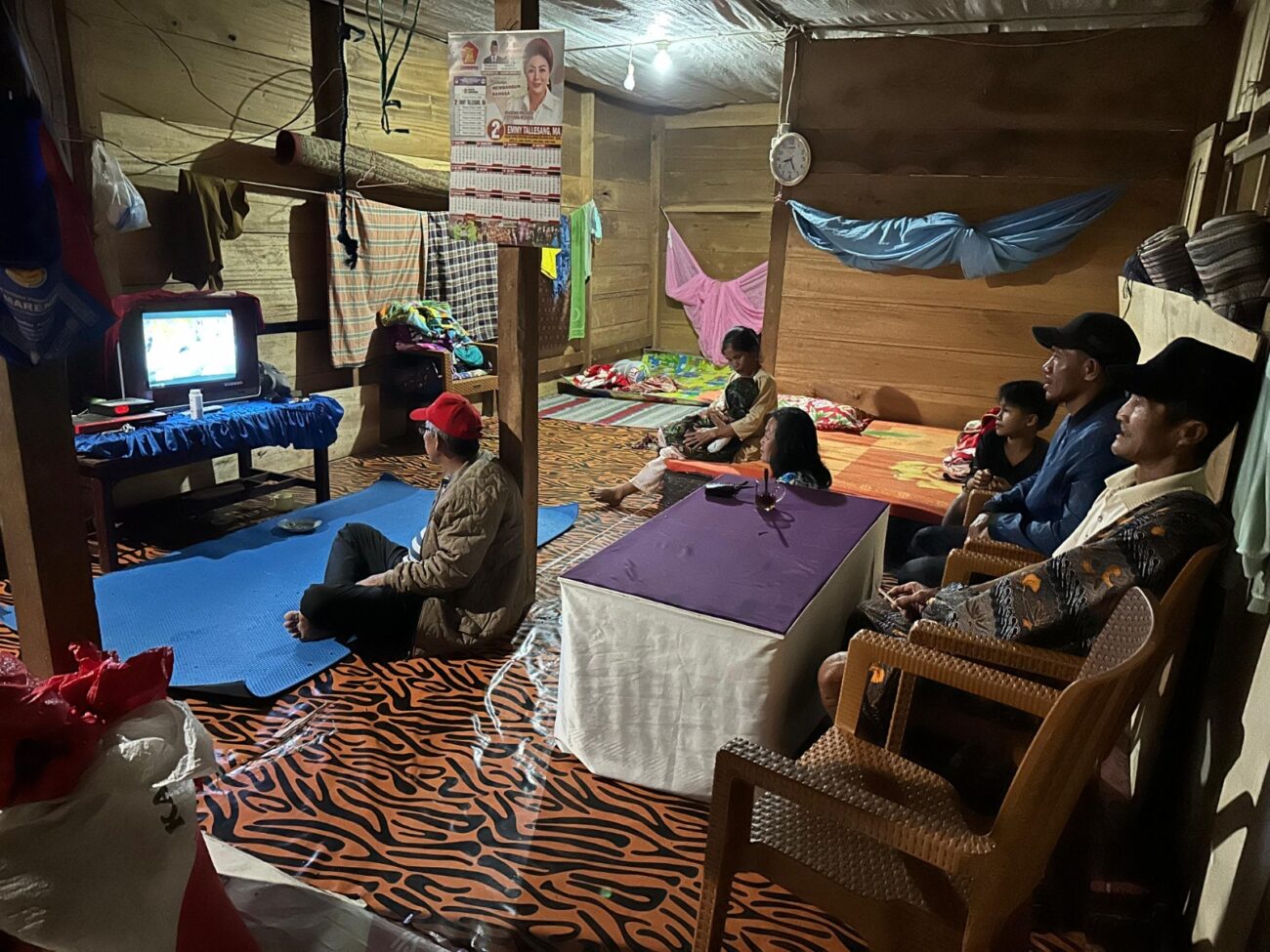 Pemerintah melalui PT PLN (Persero) terus berupaya menghadirkan listrik di semua wilayah di Indonesia.