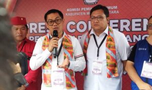 JGKWL saat memberikan keterangan pers beberapa waktu lalu usai mendaftarkan diri ke KPU Minut.