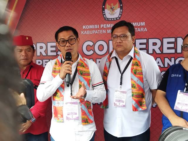 JGKWL saat memberikan keterangan pers beberapa waktu lalu usai mendaftarkan diri ke KPU Minut.