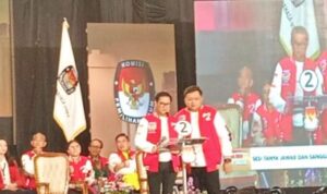 Calon Wakil  Bupati Minahasa Utara, Kevin William Lotulung didampingi Paslon Bupati Joune Ganda, dalam debat